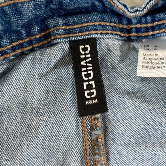 H&M | Divided | button down front A line mini Denim skirt. Size 6 - Picture 4 of 7